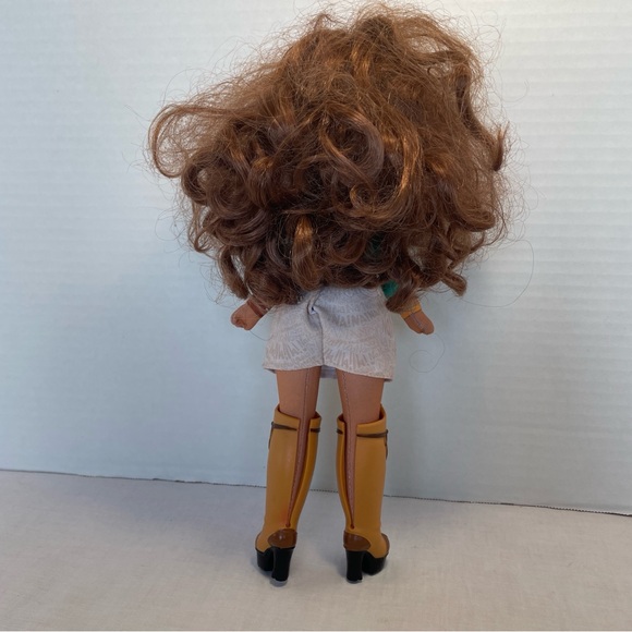 Na Na Na Surprise Teens 11" Doll Amelia Outback Camper Soft Posable Figure - Picture 5 of 7